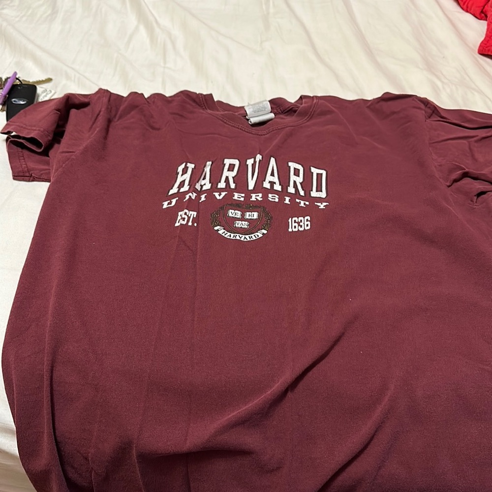 gildan harvard university t shirt maroon medium